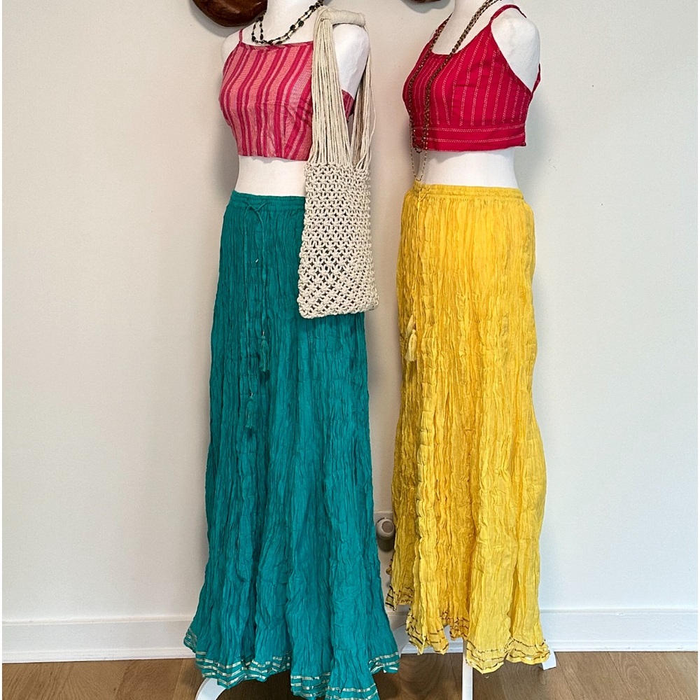 Wrinkled cotton skirts lines